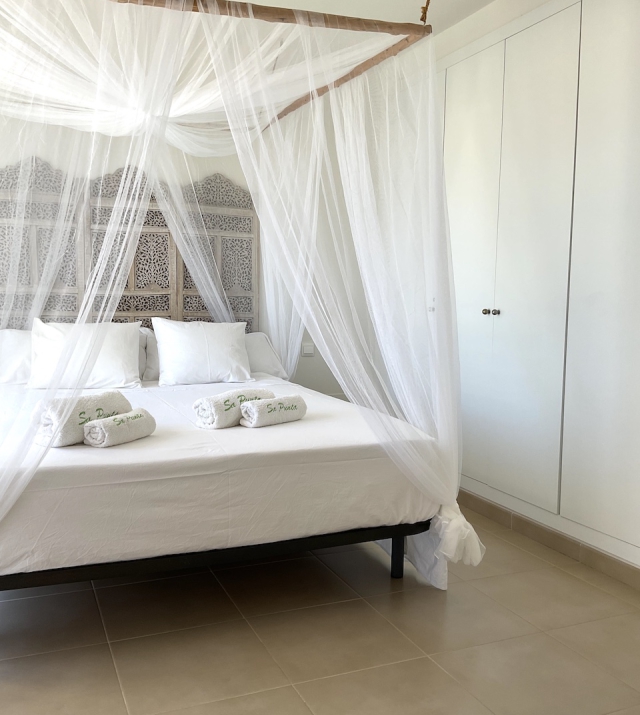 resa estates puig den mar huis huren zomer ibiza bed.jpg